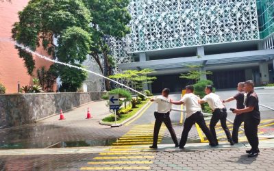 Pelatihan Seru! Petugas Keamanan dan Teknisi UNPAR Siap Menghadapi Kebakaran